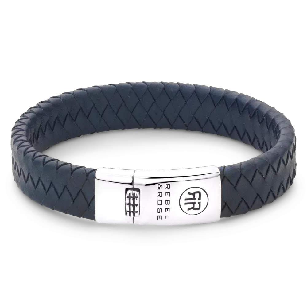 Bracelet tressé en cuir noir avec fermoir en acier inoxydable.