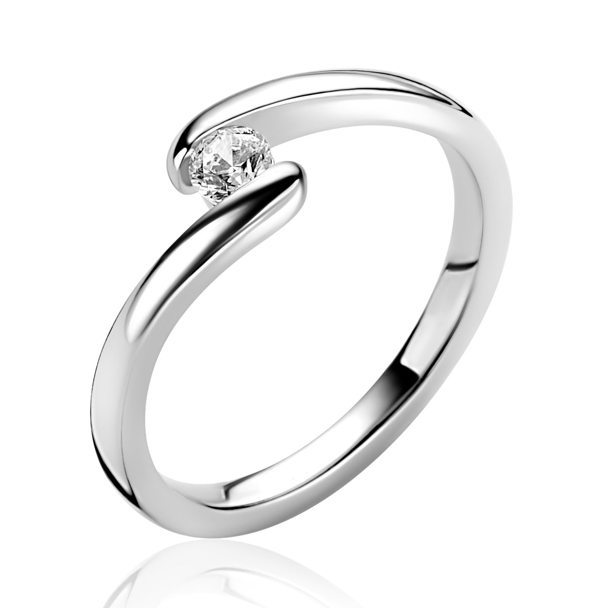 Bague en argent avec un design fluide et un zircon scintillant.