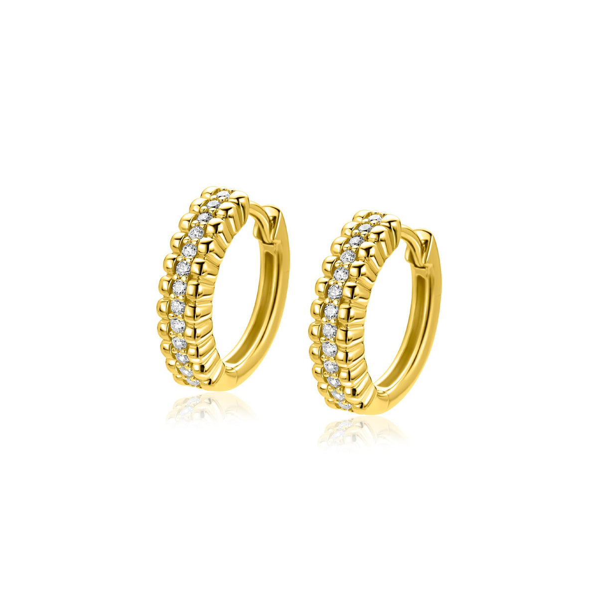 Boucles d'oreilles en argent doré avec des perles brillantes, de forme ronde.