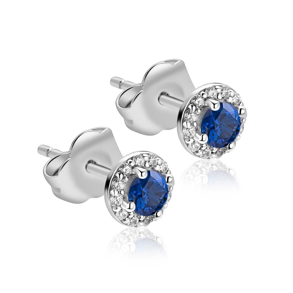 Boucles d'oreilles en argent avec un cristal bleu central entouré de petites pierres brillantes.