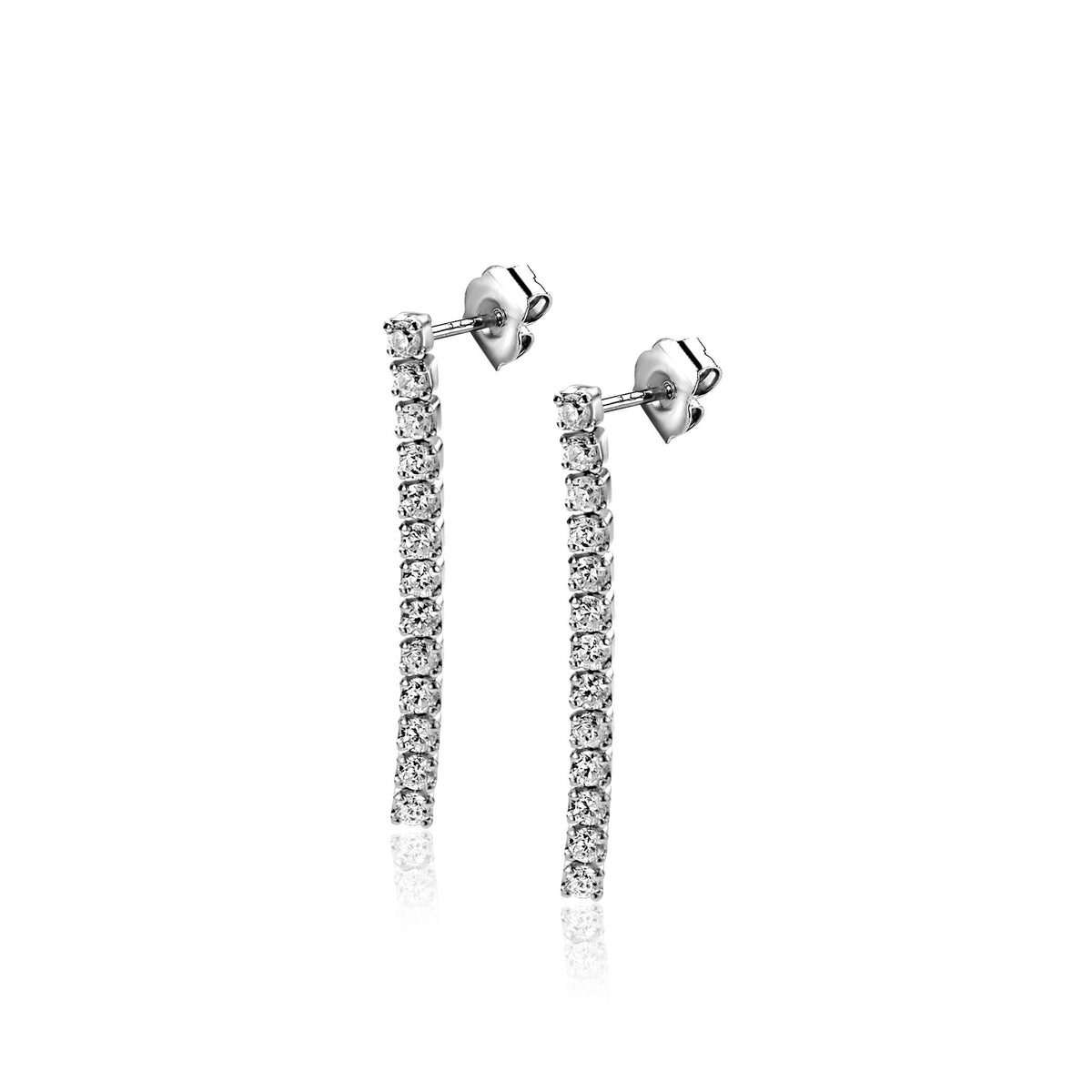 Boucles d'oreilles en argent avec une chaîne de zirconiums brillants.