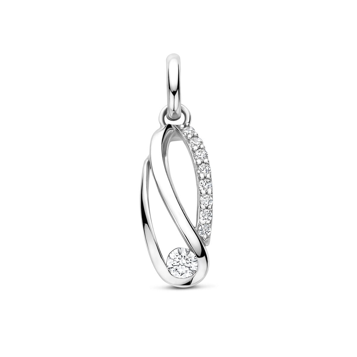 Pendentif en argent rhodié avec zirconium, formé de deux anneaux entrelacés.