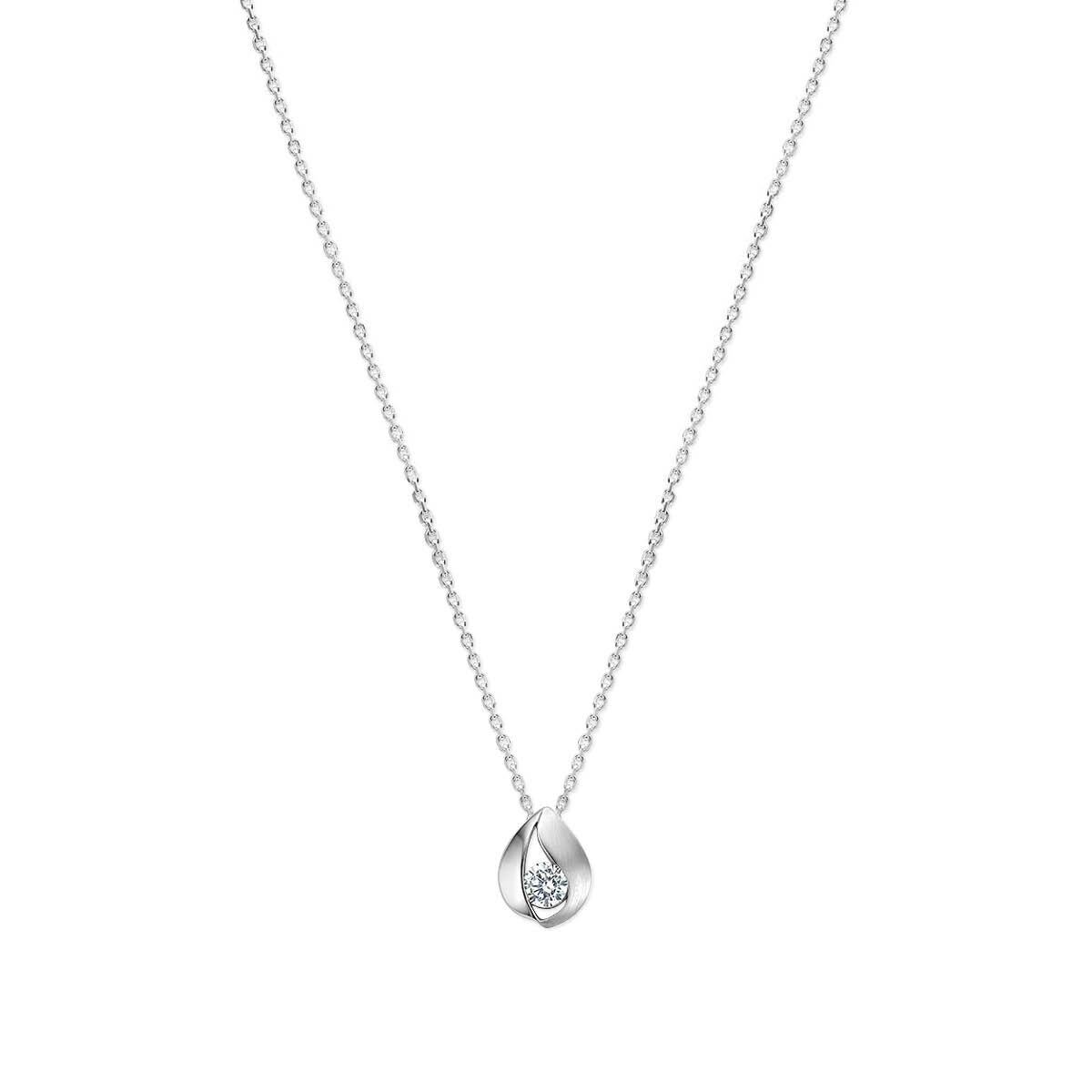 Collier en argent rhodié avec pendentif en forme de goutte, orné de zirconiums.
