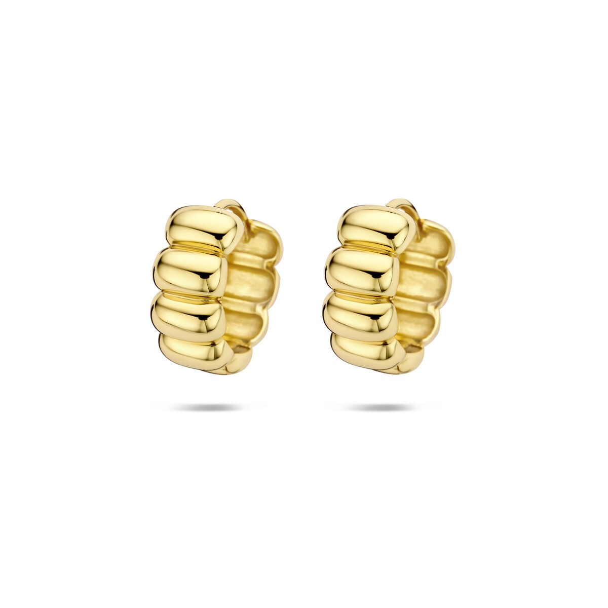 Boucles d'oreilles en argent doré, de forme arrondie avec des maillons.