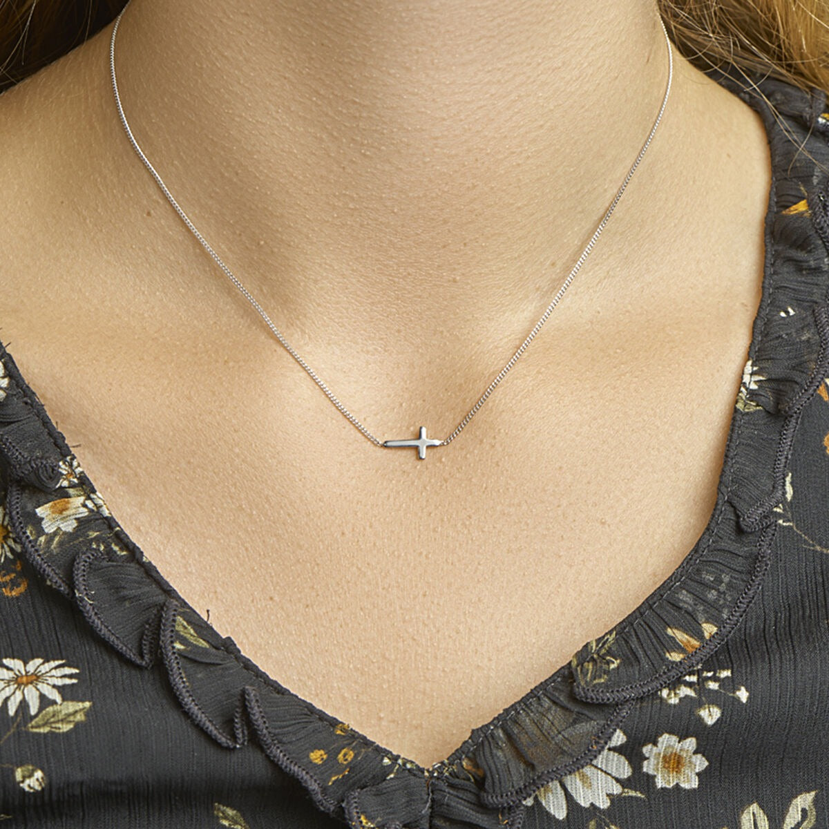 Collier en argent avec croix – collier ancre rhodié