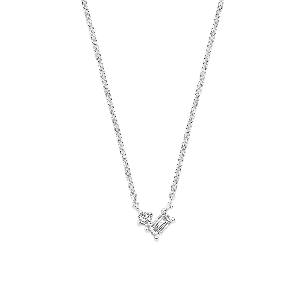 Collier en or blanc de 14 carats avec un diamant, chaîne délicate et pendentif élégant.