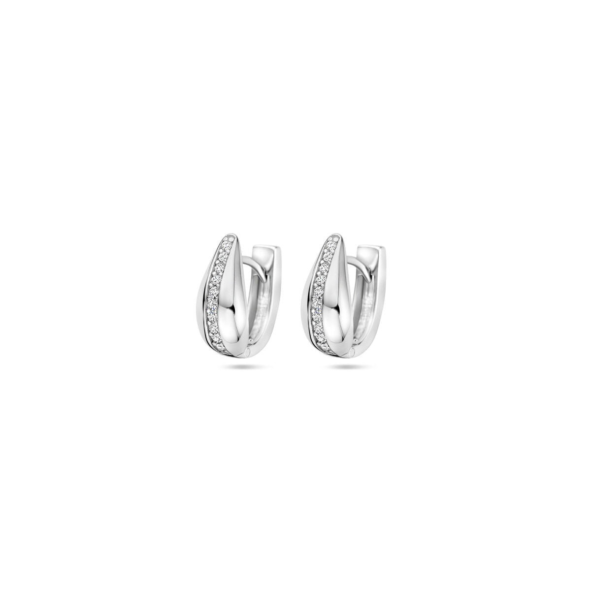Boucles d'oreilles en argent rhodié avec zirkonia, de forme ondulée et brillante.