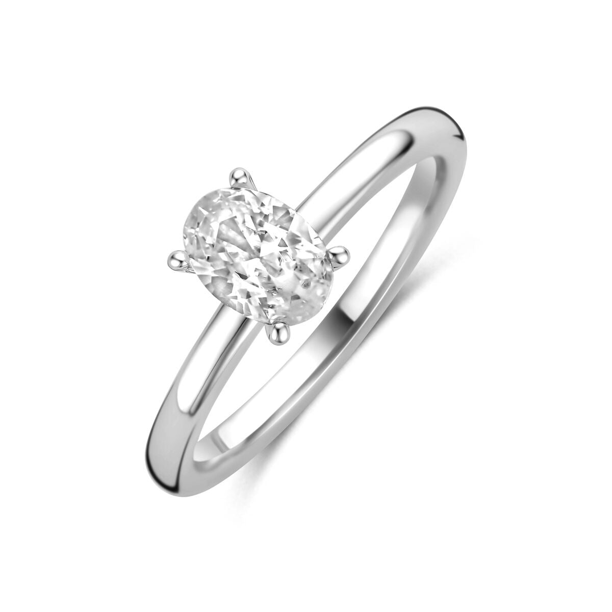 Bague en argent avec une zircone ovale sertie sur un anneau fin.