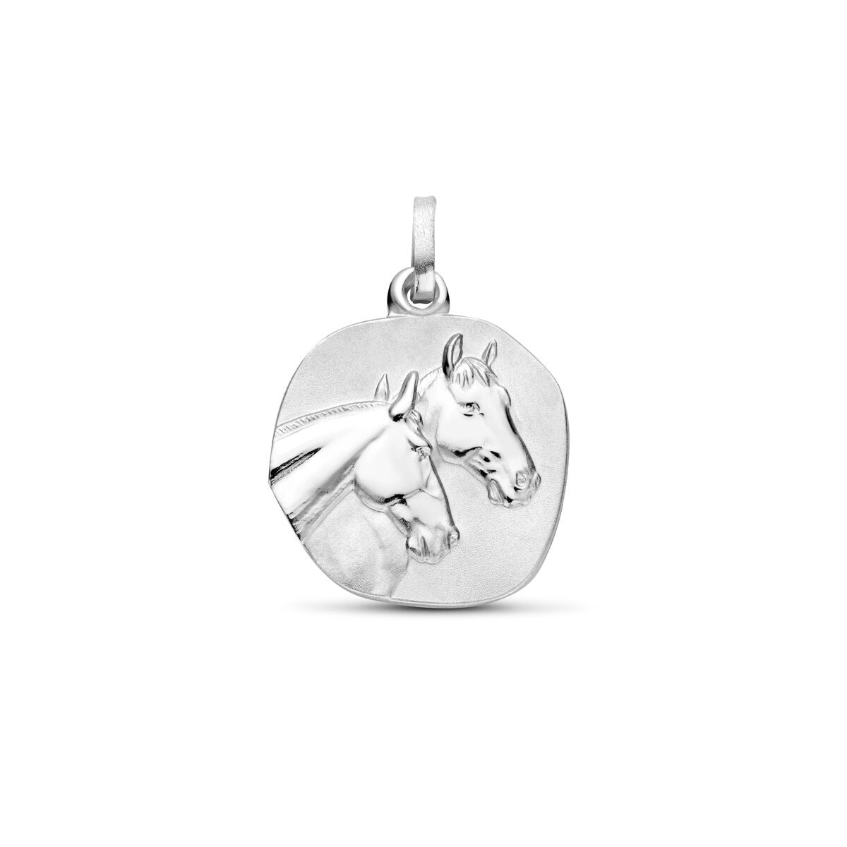 Pendentif en argent rhodié 925 avec finition poli/mat représentant deux têtes de chevaux.