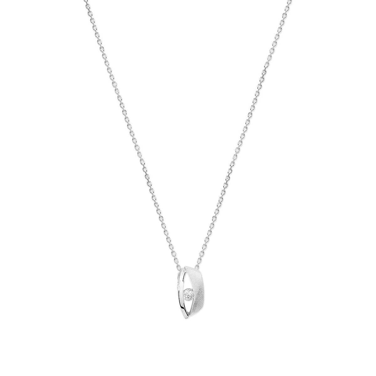 Collier en argent rhodié avec un pendentif en zirconium.