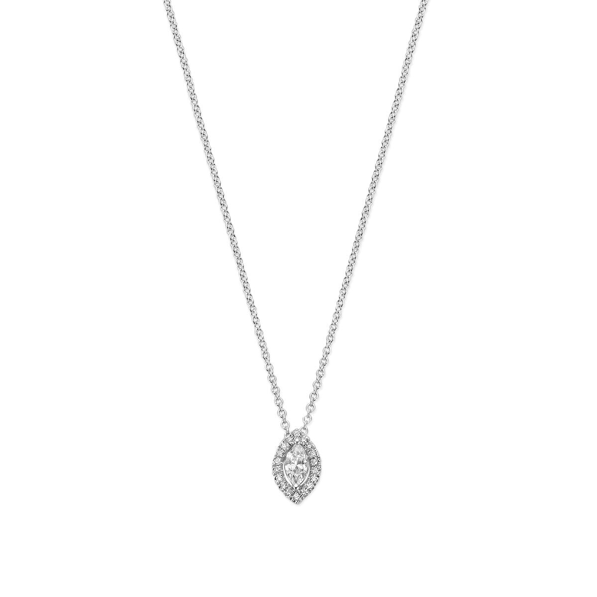 Witgouden collier met een marquise-vormige hanger bezet met diamanten.