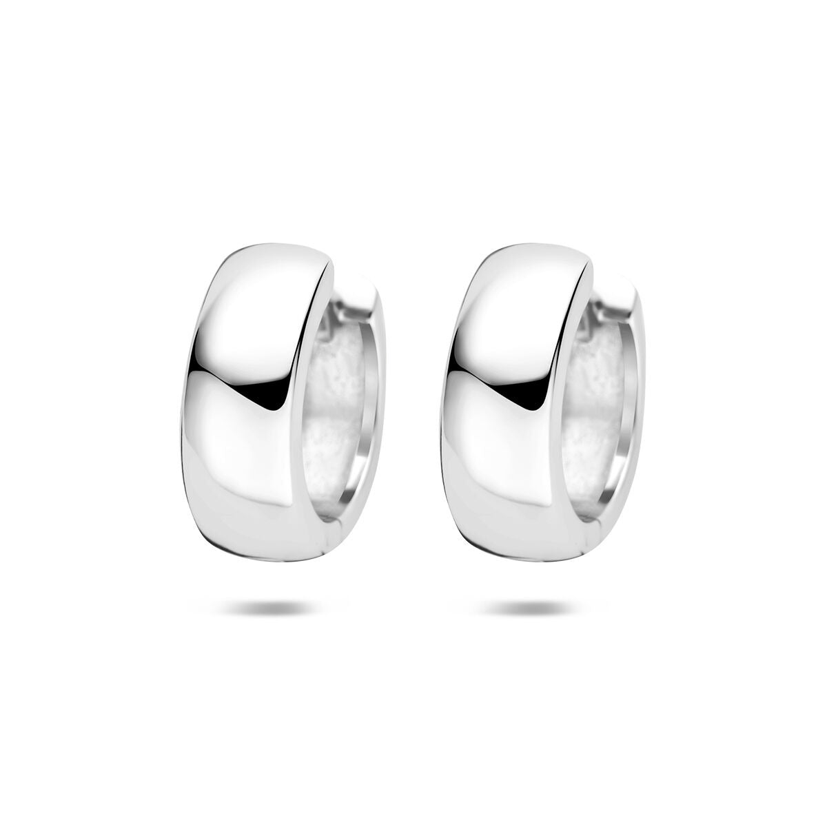 Boucles d'oreilles en argent 925, de forme ronde et lisse, avec une finition brillante.