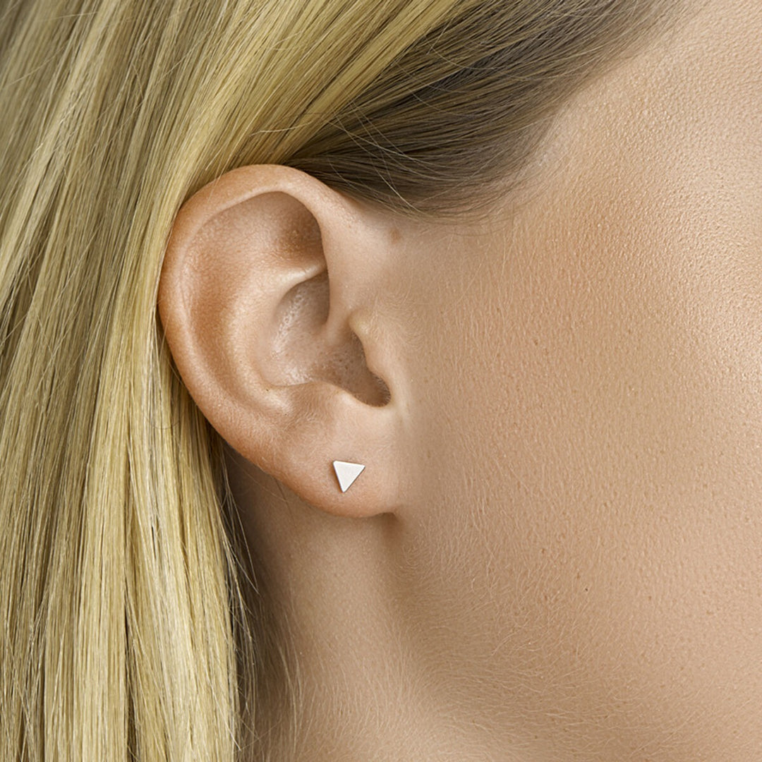Zilveren driehoek oorknoppen – gerhodineerd 5.5 mm
