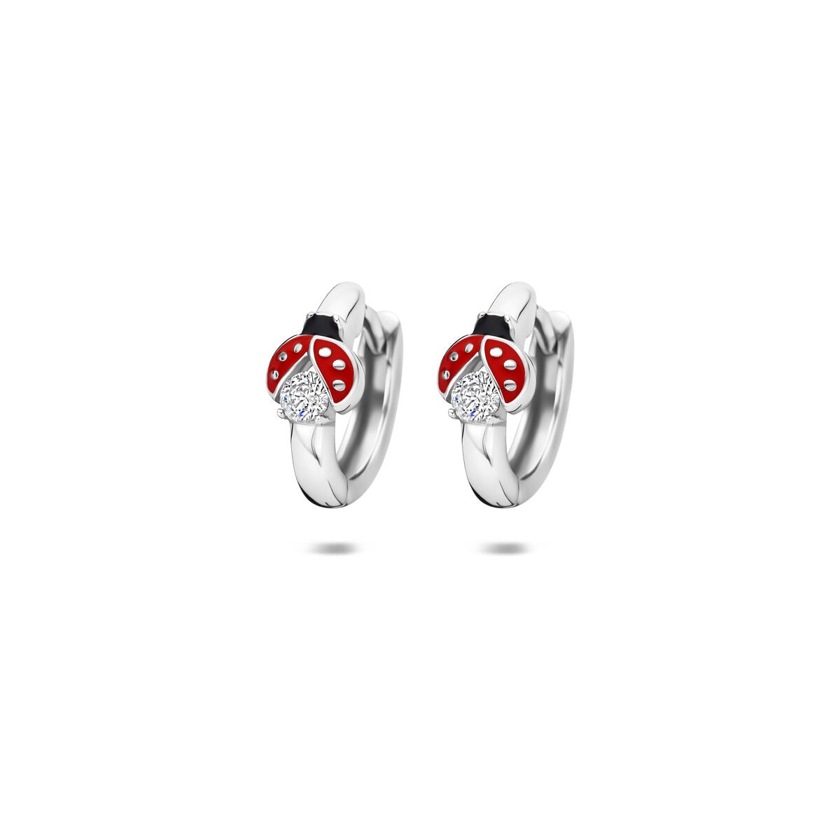 Zilveren klapoorringen met gerhodineerde afwerking, versierd met een lieveheersbeestje in rood en witte steentjes.