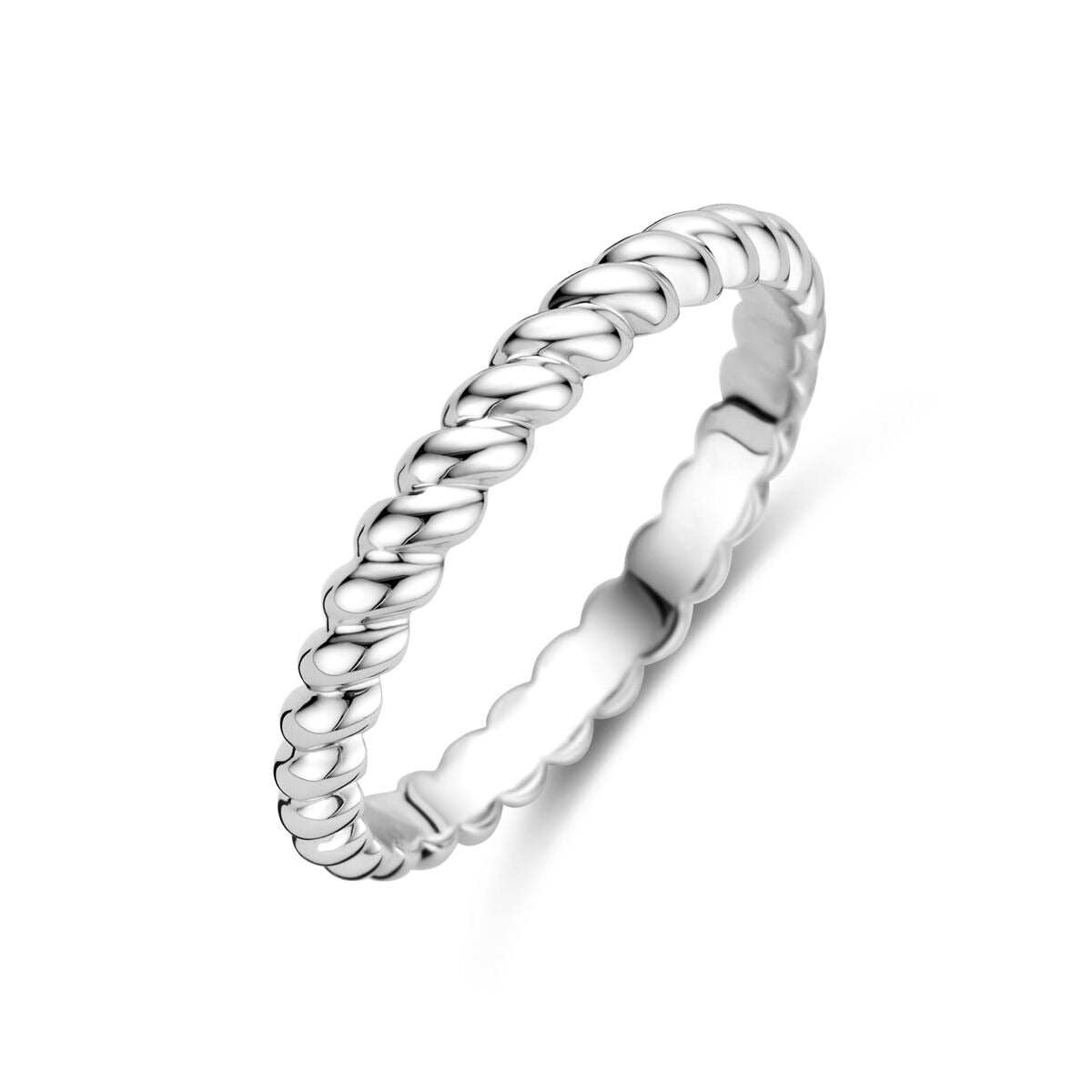 Bague en argent rhodié de 3 mm avec un design tressé.