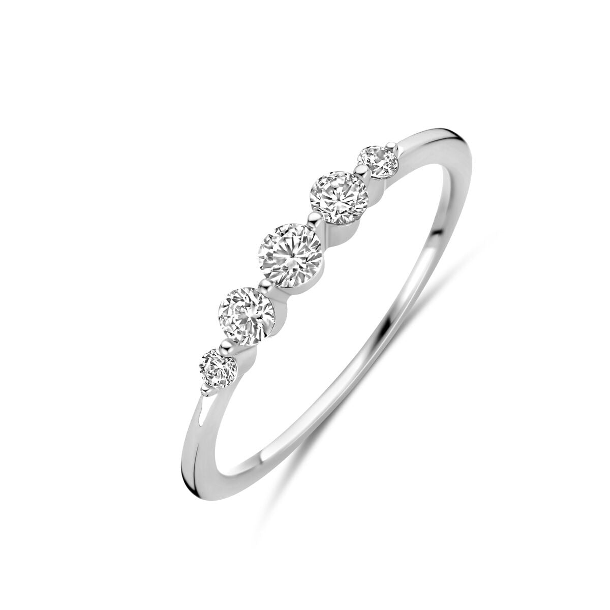 Zilveren damesring van gerhodineerd 925 zilver met vijf zirkonia's, 3 mm breed.