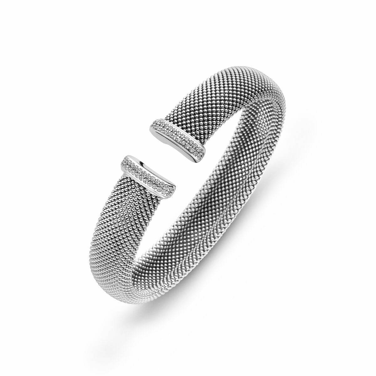 Zilveren gerhodineerde spang armband met een fijn geweven structuur en open uiteinden.