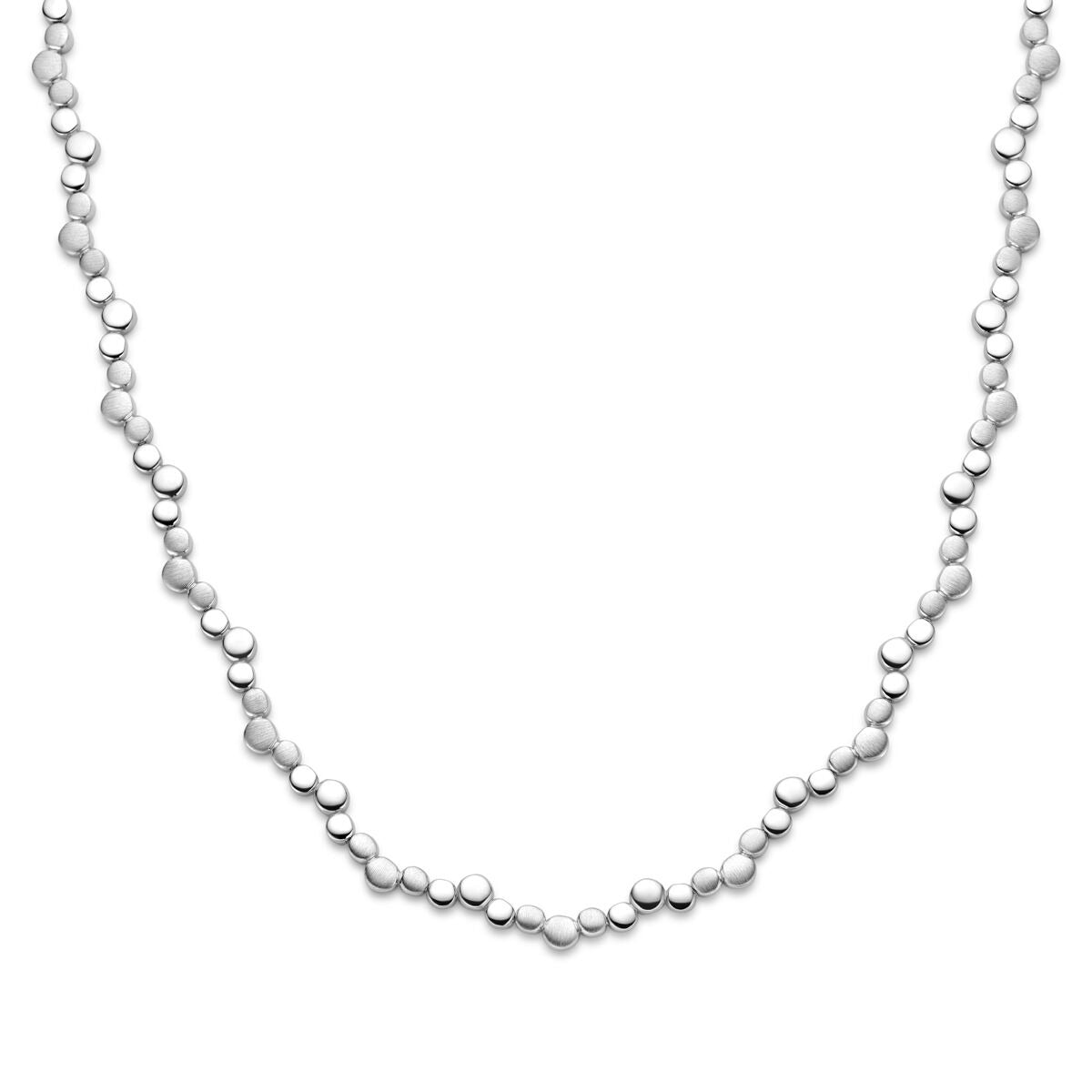Collier en argent rhodié avec des cœurs, 7,5 mm de large et 45 cm de long.