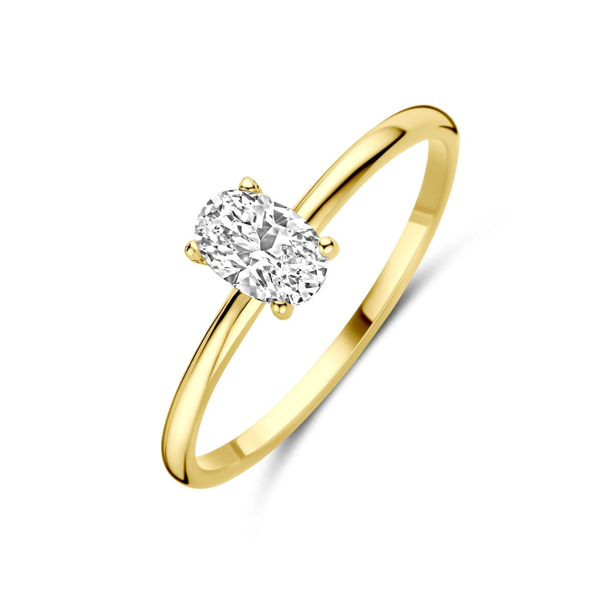 Bague en or jaune 9 carats avec zirconia, taille ovale, monture délicate.