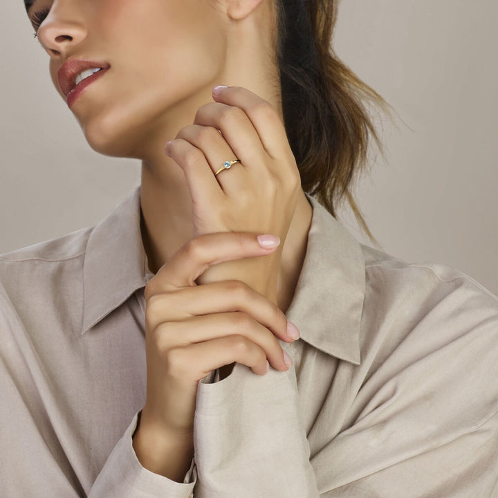 14k Geelgouden ring met blauwe topaas en zirkonia