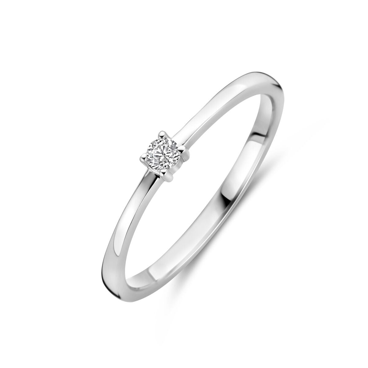 Zilveren damesring van gerhodineerd 925 zilver met een vierkante zirkonia, 2,5 mm breed.