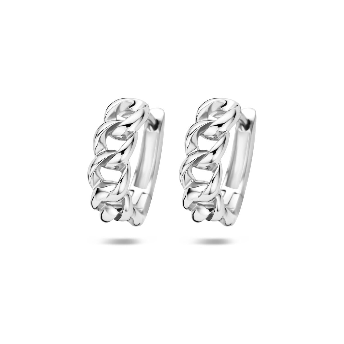 Boucles d'oreilles en argent rhodié 925 avec un design entrelacé.
