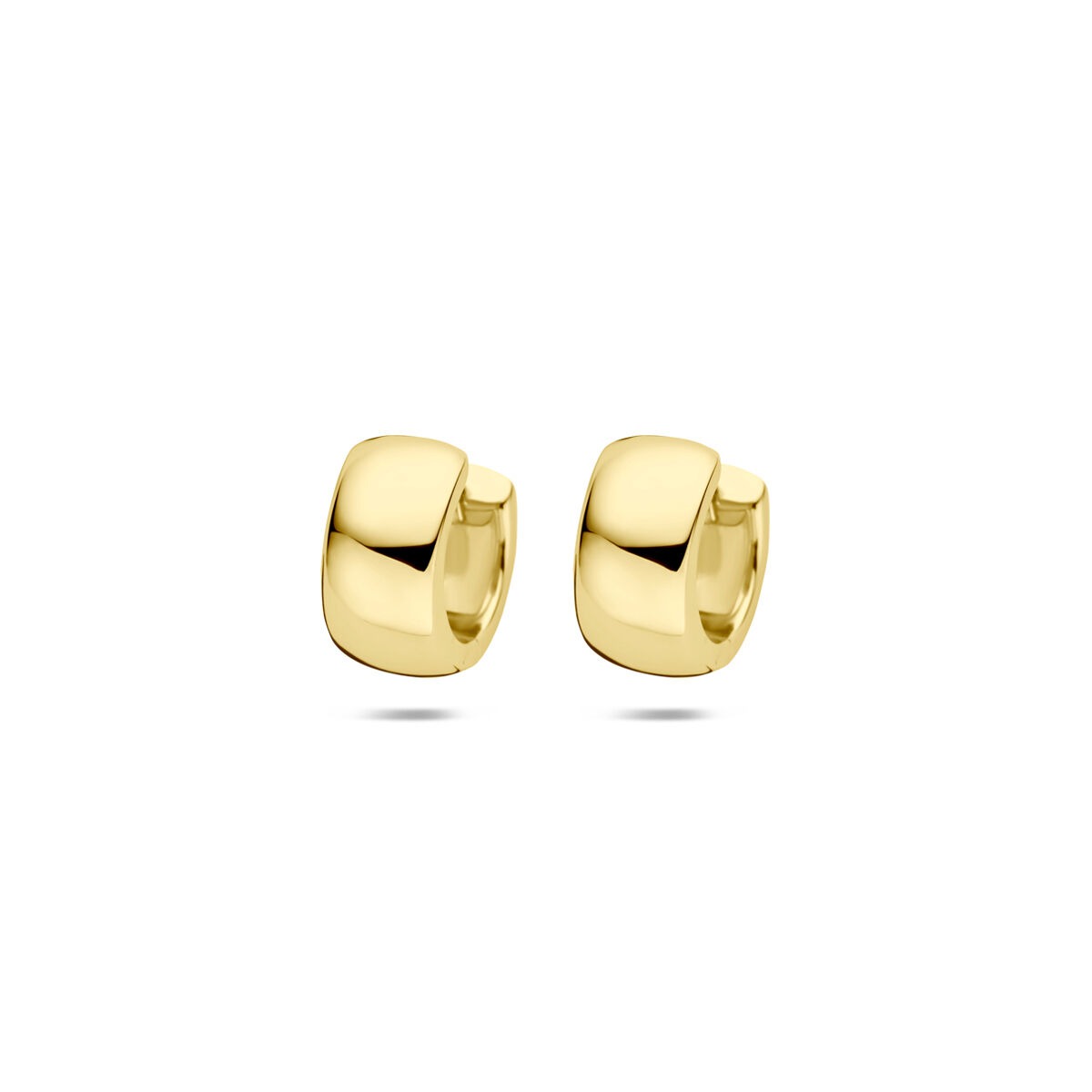 Boucles d'oreilles plaquées or en argent 925, de forme arrondie et lisse.