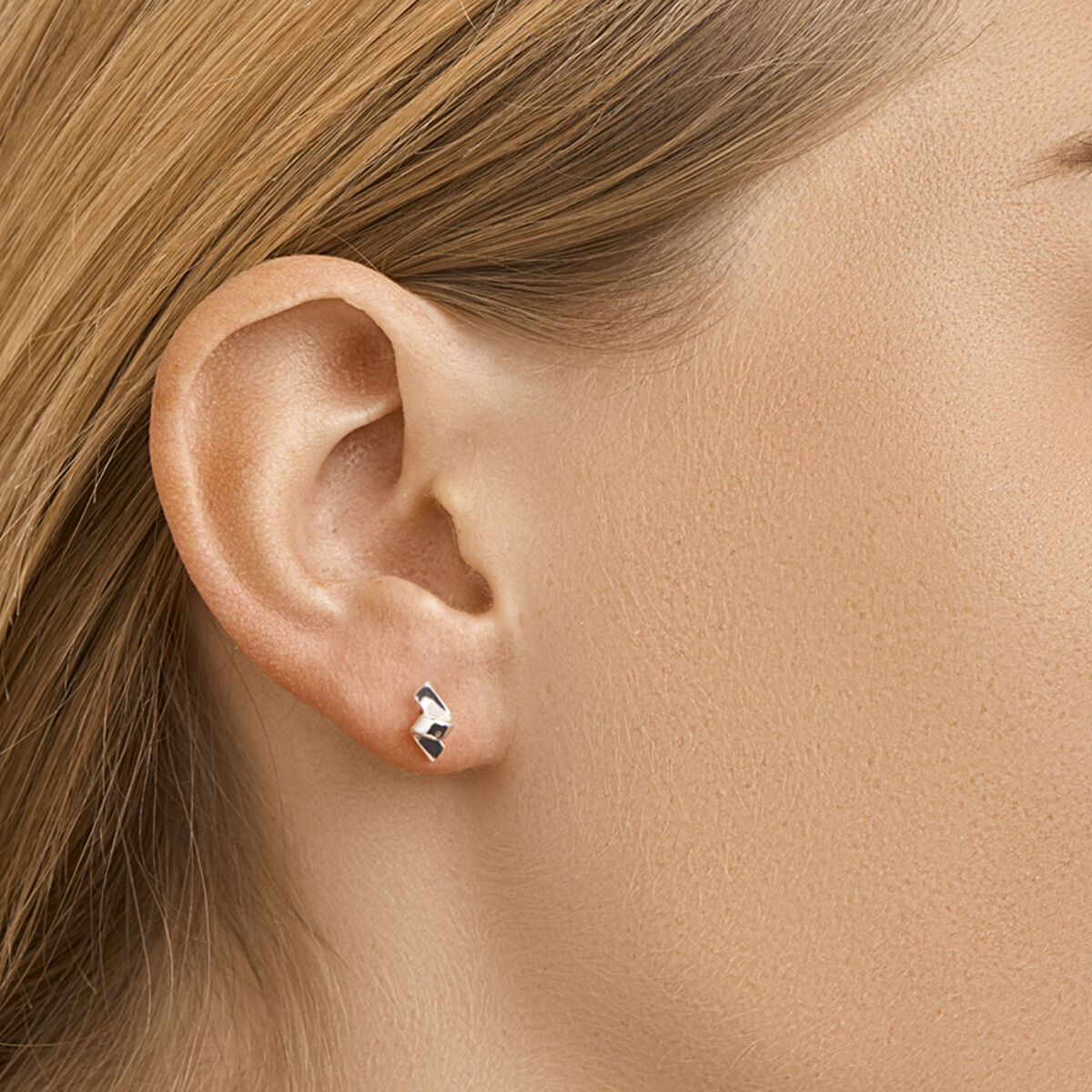 Puces d'oreilles en argent en forme de V épurée