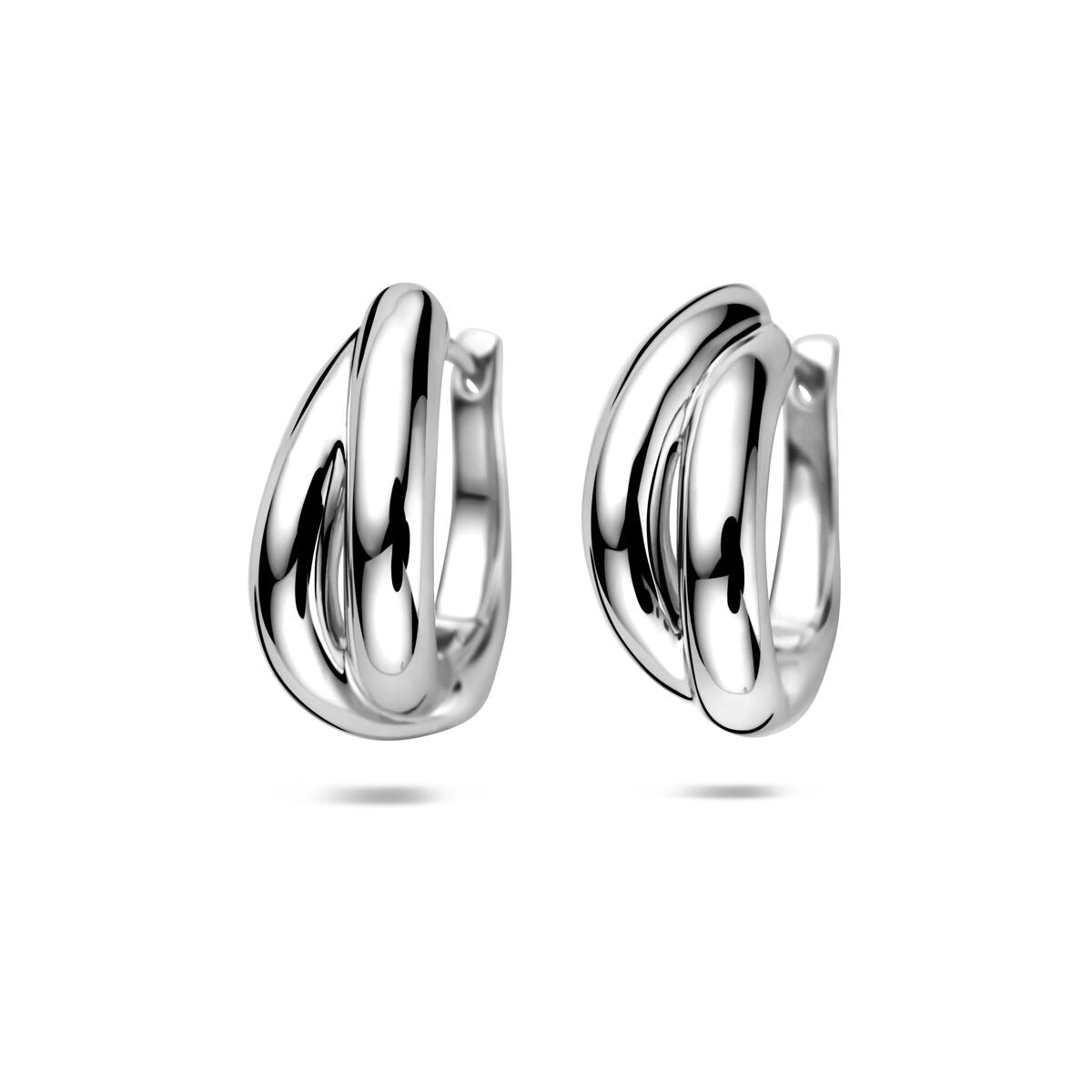 Boucles d'oreilles en argent rhodié, de forme ondulée et brillante.