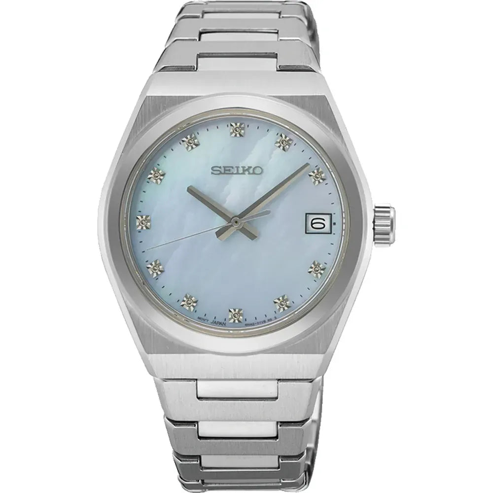 Montre pour femme Seiko avec un cadran en nacre bleu clair, boîtier en acier inoxydable et bracelet en acier.