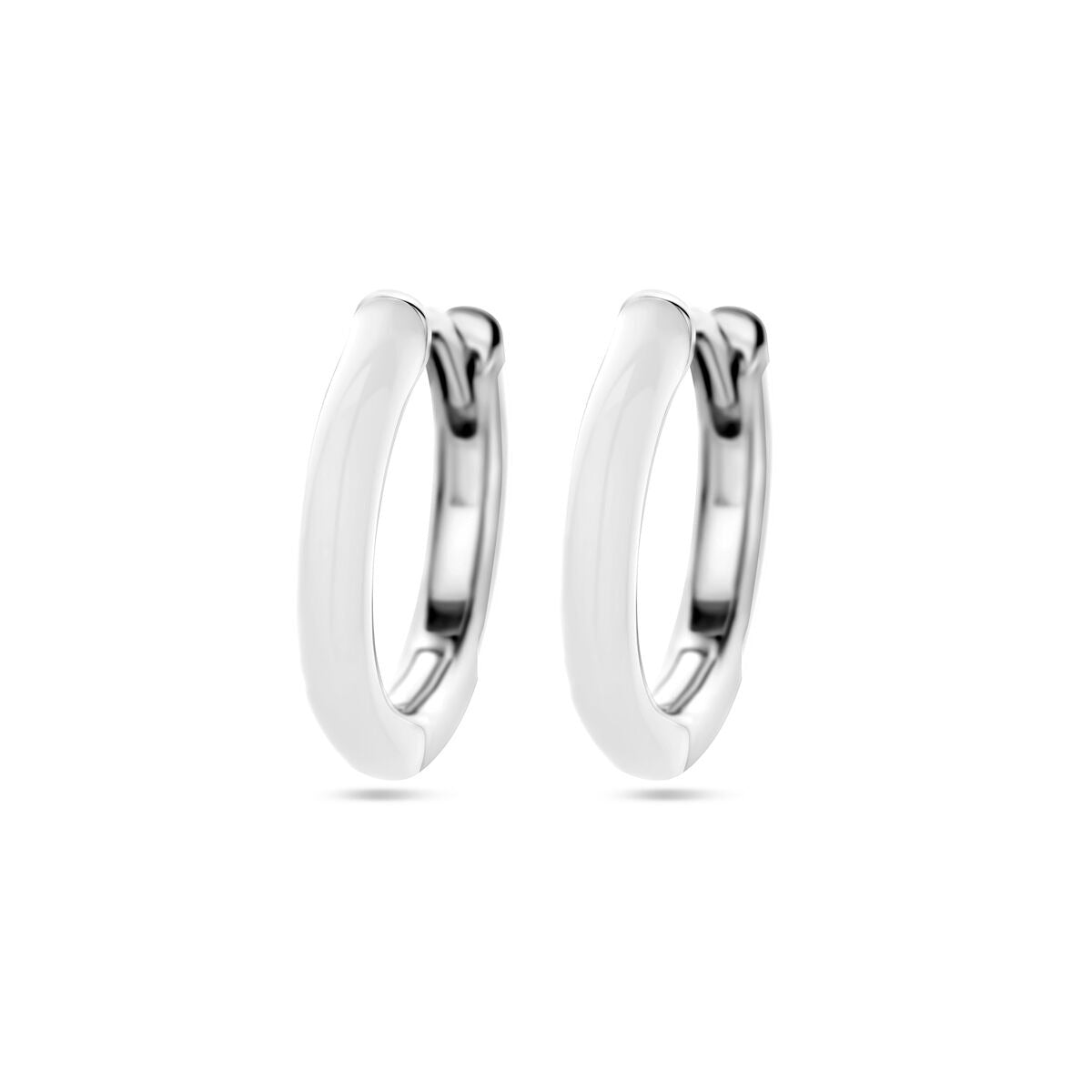 Boucles d'oreilles en argent rhodié avec émail blanc.
