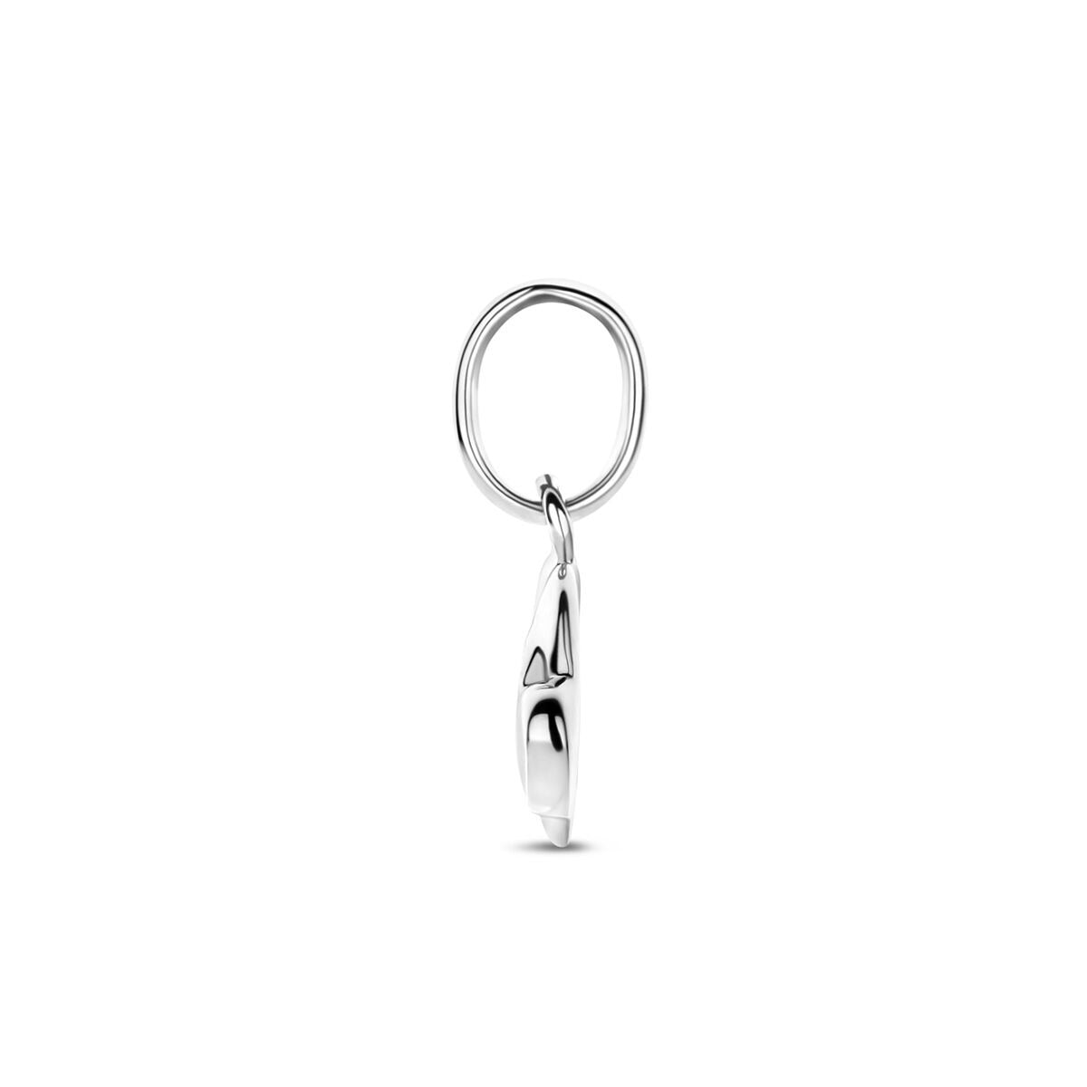 Pendentif pour enfant en argent en forme de cœur avec émail rouge – détail affectueux