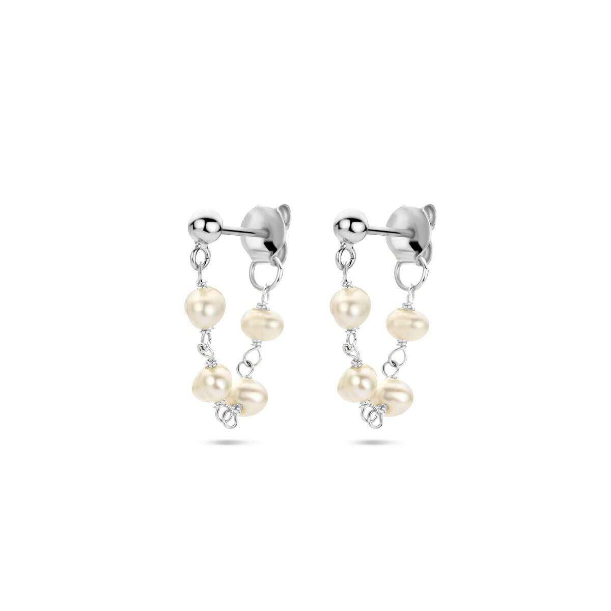 Boucles d'oreilles en argent rhodié avec perles, longueur de 18 mm.