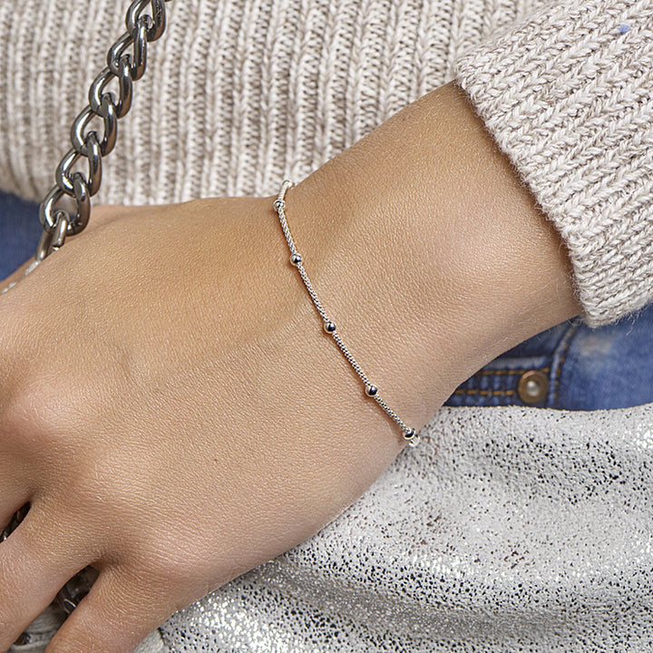 Zilveren armband met bolletjes schakel