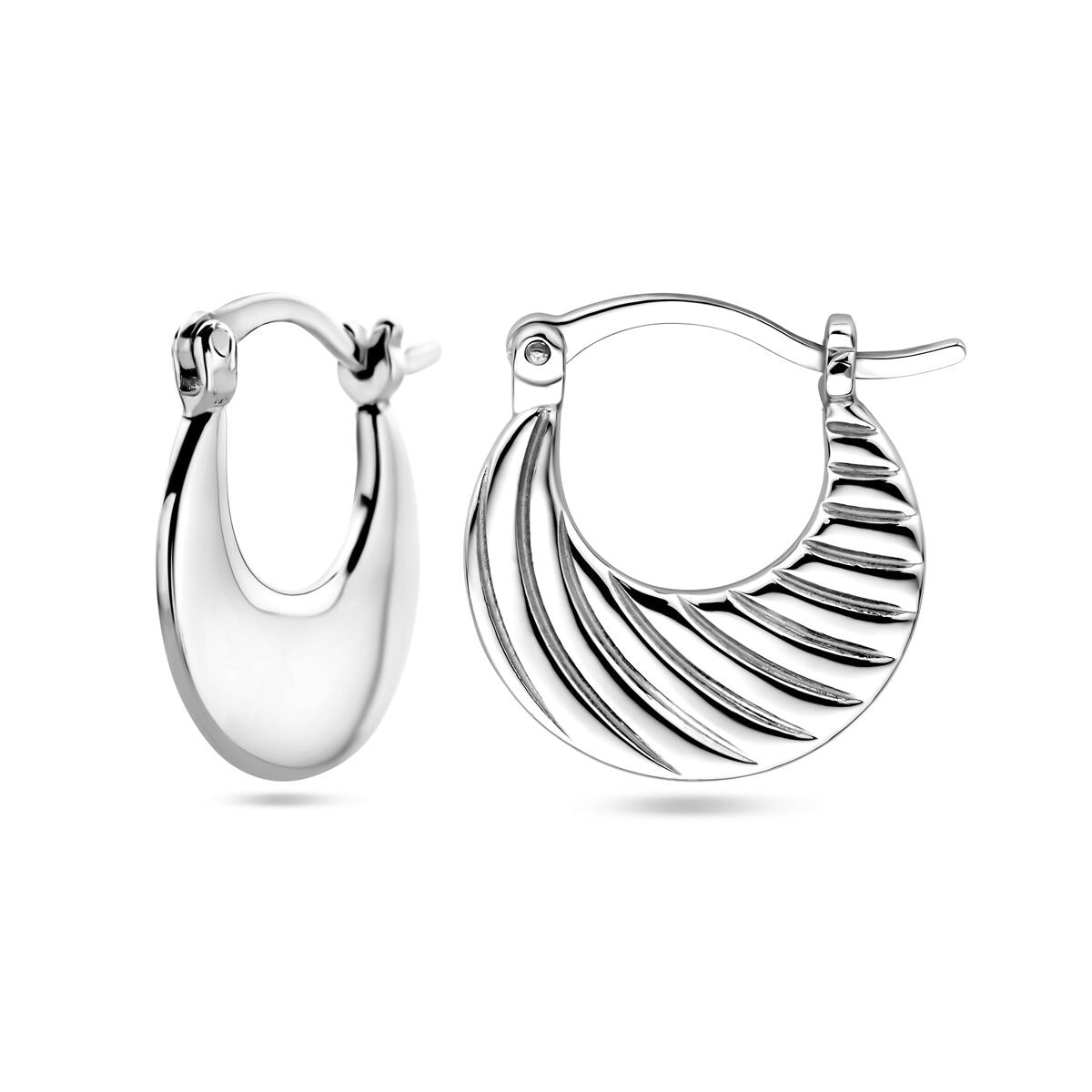 Boucles d'oreilles en argent rhodié de 16,5 mm avec un design lisse et rayé.