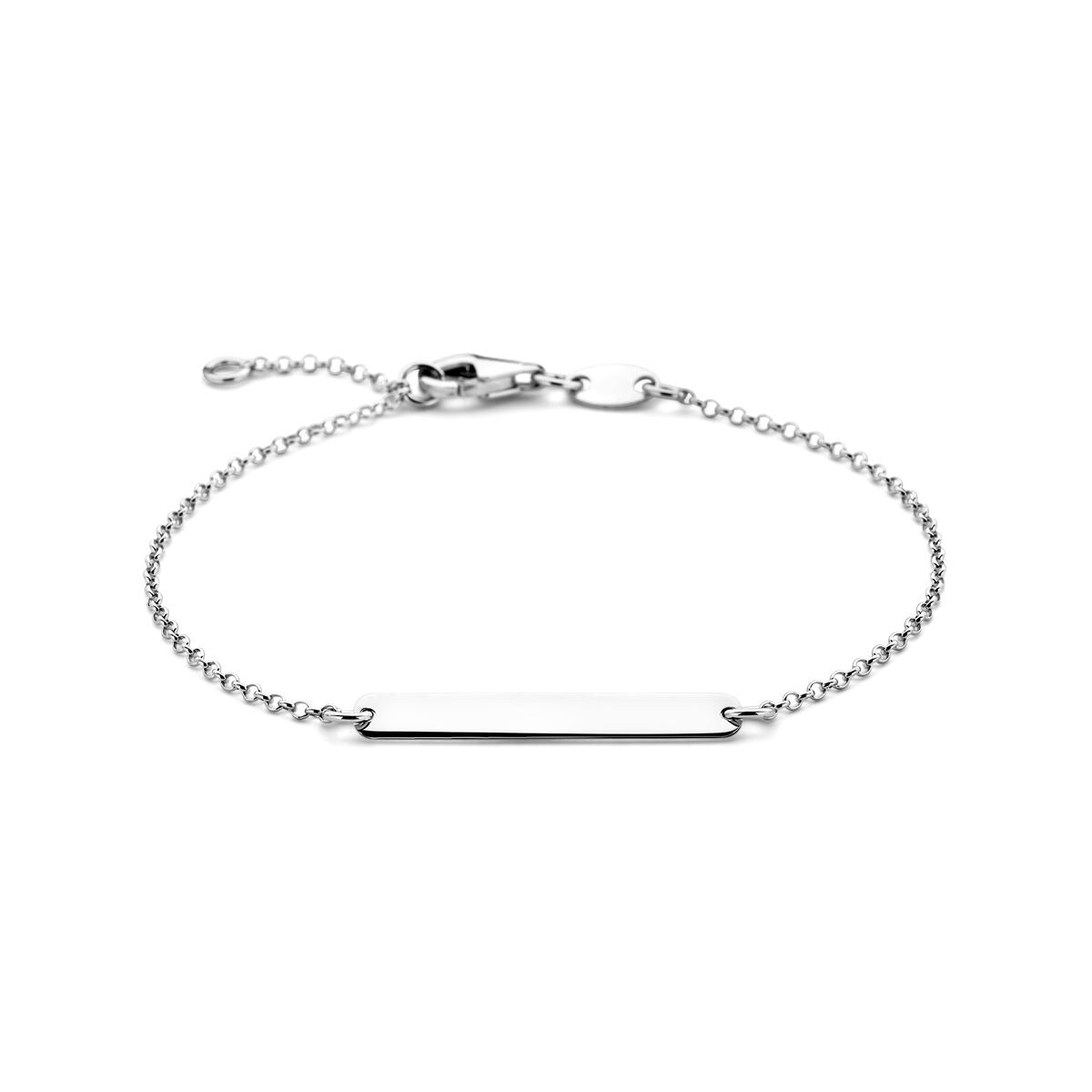 Bracelet en argent rhodié pour femme avec plaque rectangulaire gravable.