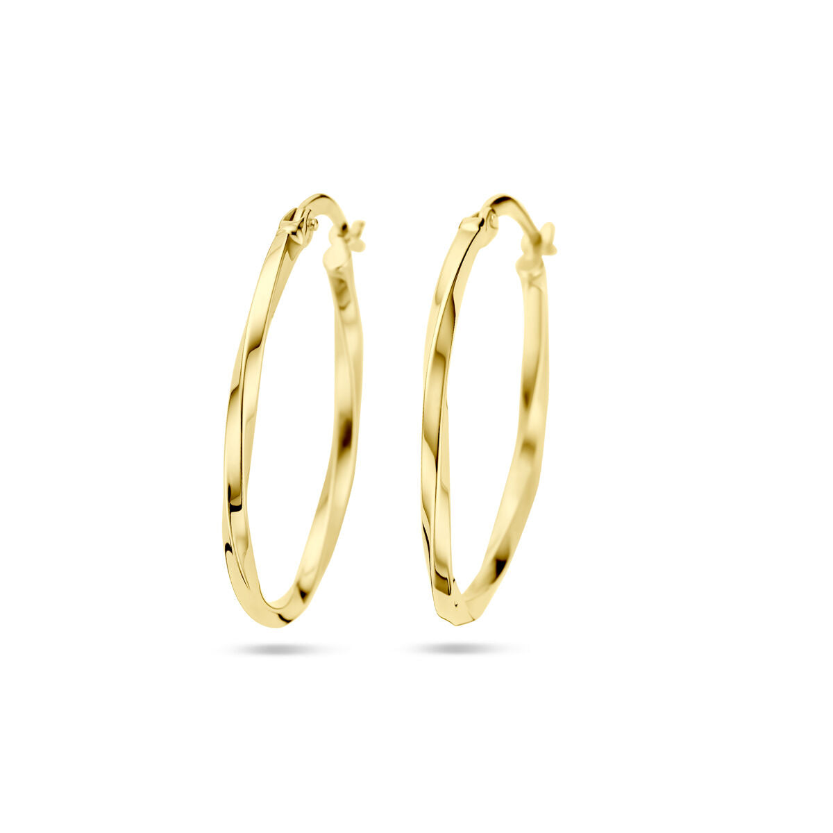 Boucles d'oreilles en or jaune 14 carats, torsadées, de 28 mm de diamètre.