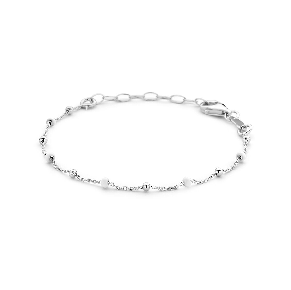 Bracelet en argent rhodié avec des perles en émail blanc.
