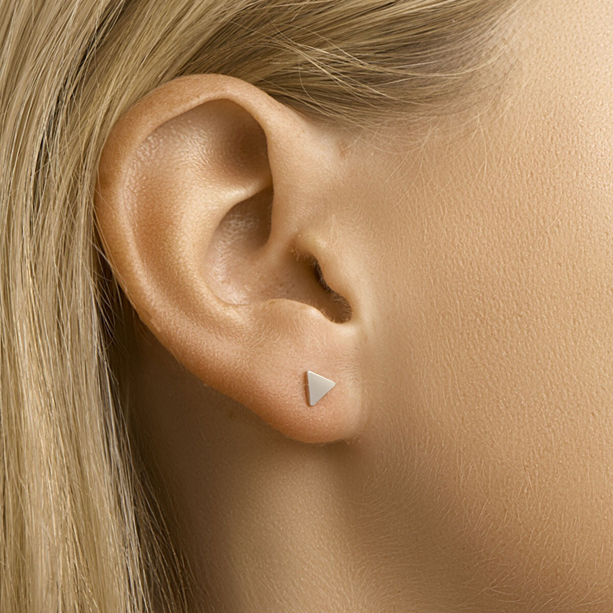 Puces d'oreilles en argent en forme de triangle – rhodiées 5.5 mm