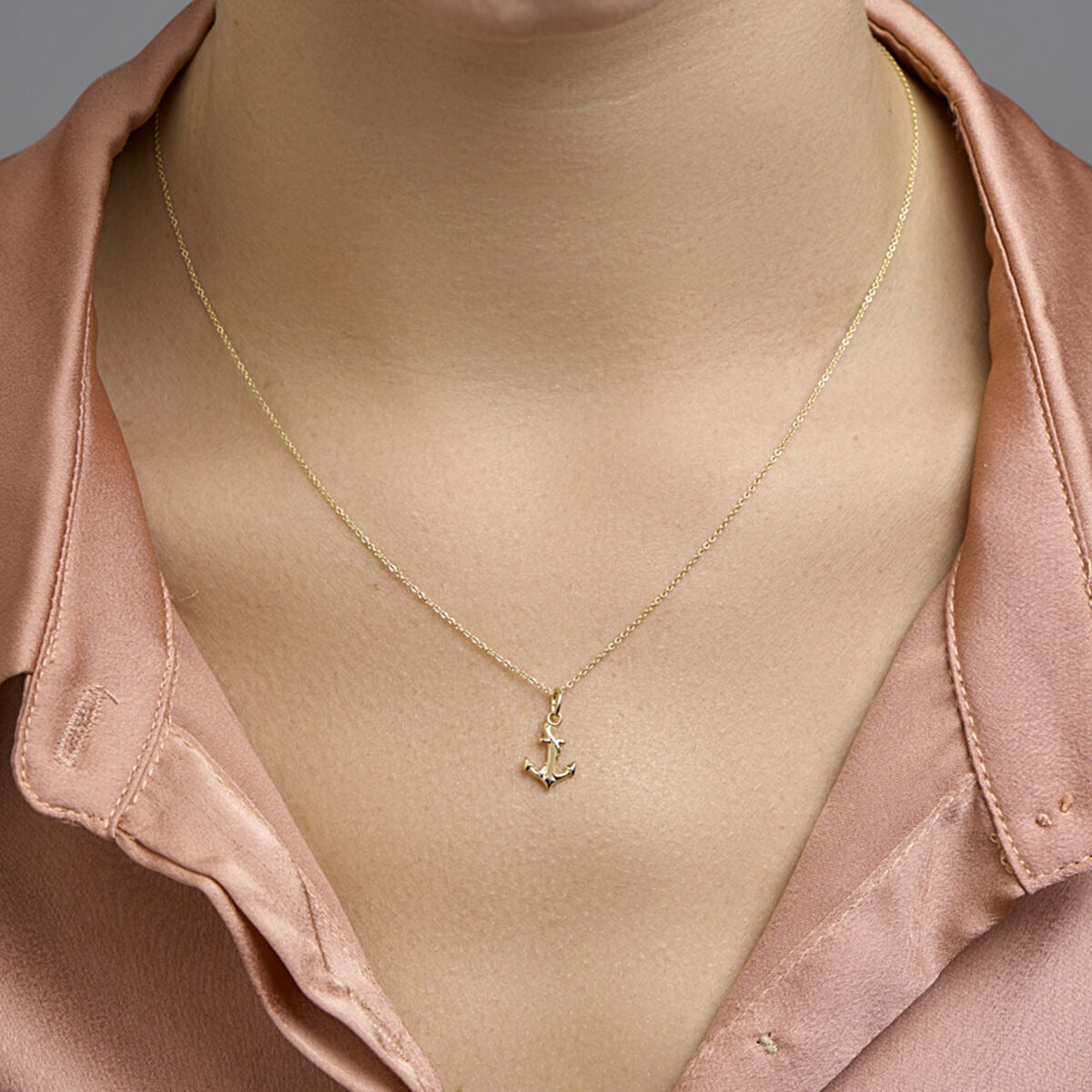 Collier en or jaune 9k avec pendentif ancre