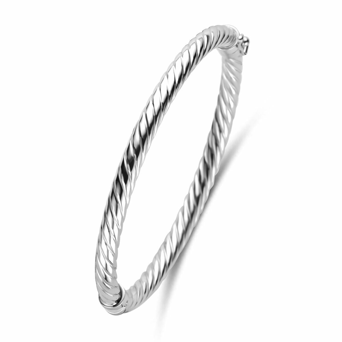 Zilveren bangle armband met gedraaide structuur en gerhodineerde afwerking.
