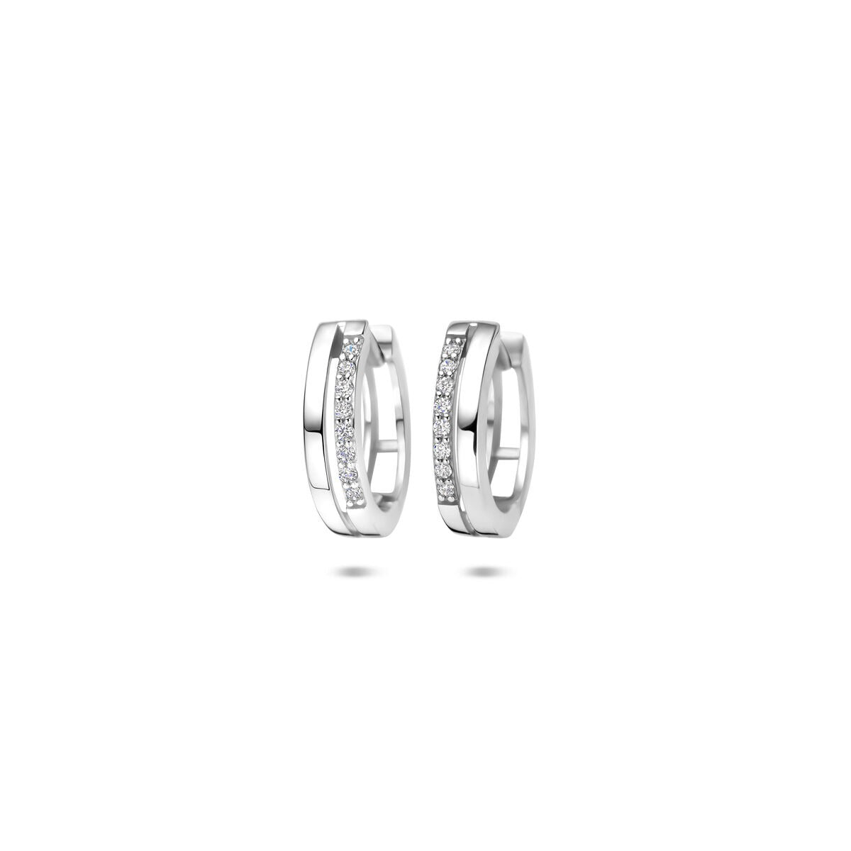Boucles d'oreilles en argent rhodié 925 avec zirconia, de forme ronde et décorées de pierres brillantes.