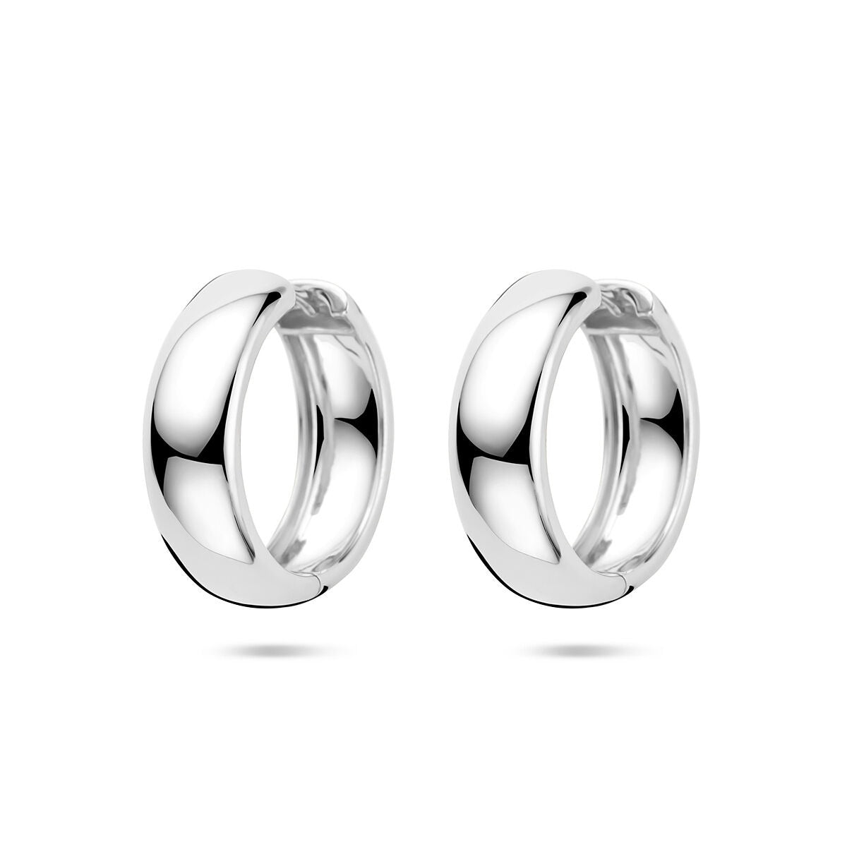 Boucles d'oreilles en argent rhodié, de forme ronde, mesurant 25x8 mm.