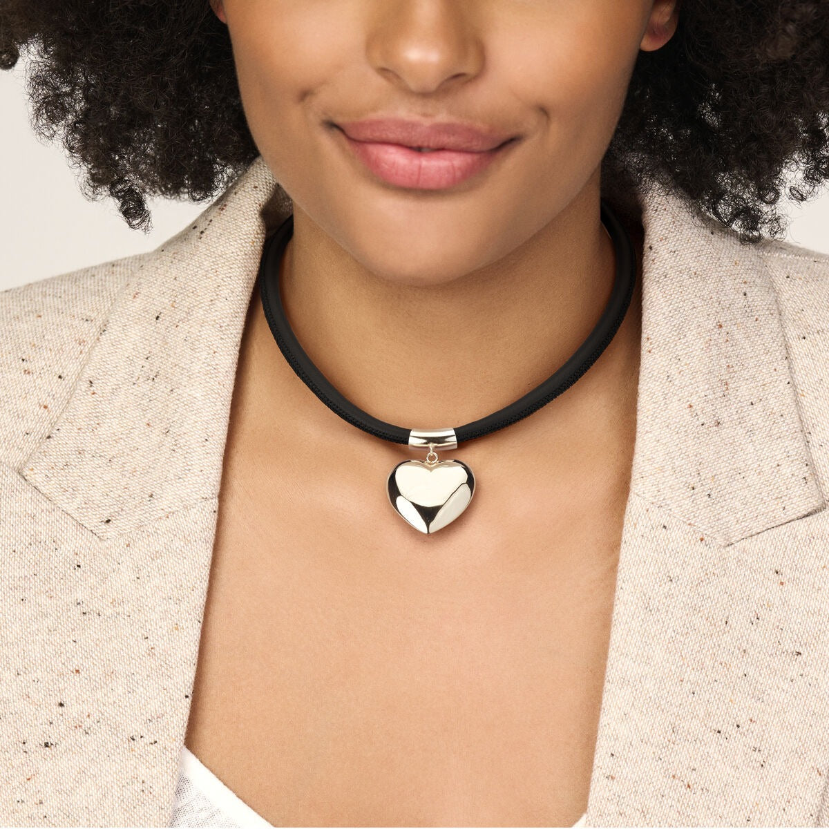 Collier en argent rhodié avec cœur et cordon noir