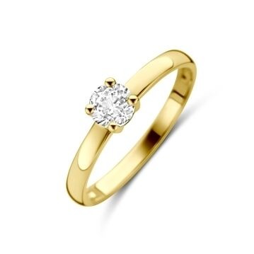 Bague en or jaune 9 carats avec un zirconium en sertissage solitaire.