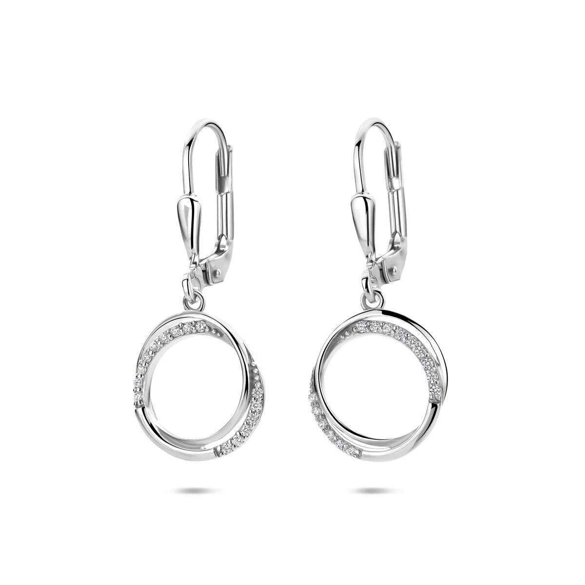 Boucles d'oreilles en argent rhodié avec une rangée de zirconiums, en forme de cercles entrelacés.