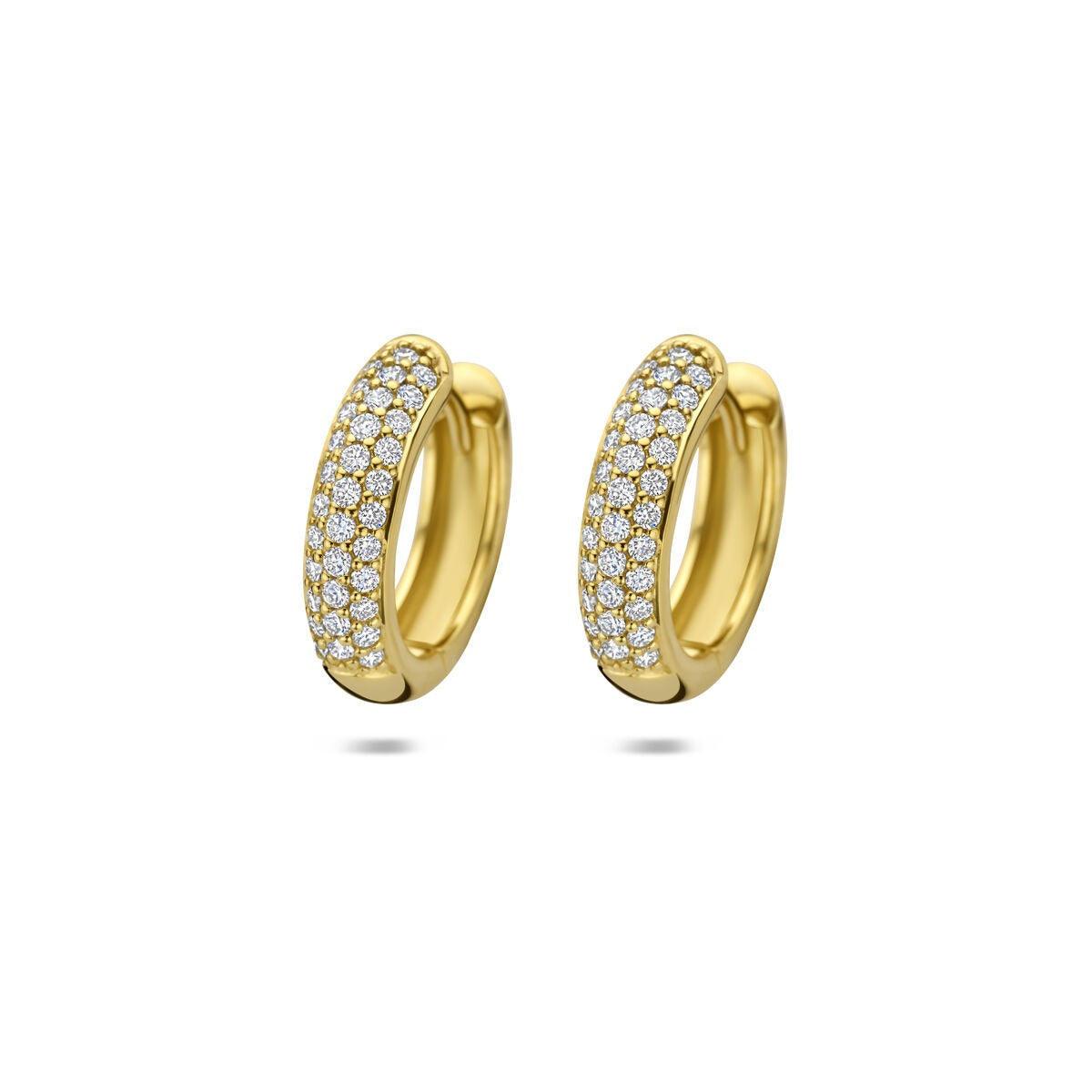 Boucles d'oreilles en or jaune 14 carats ornées de diamants brillants.