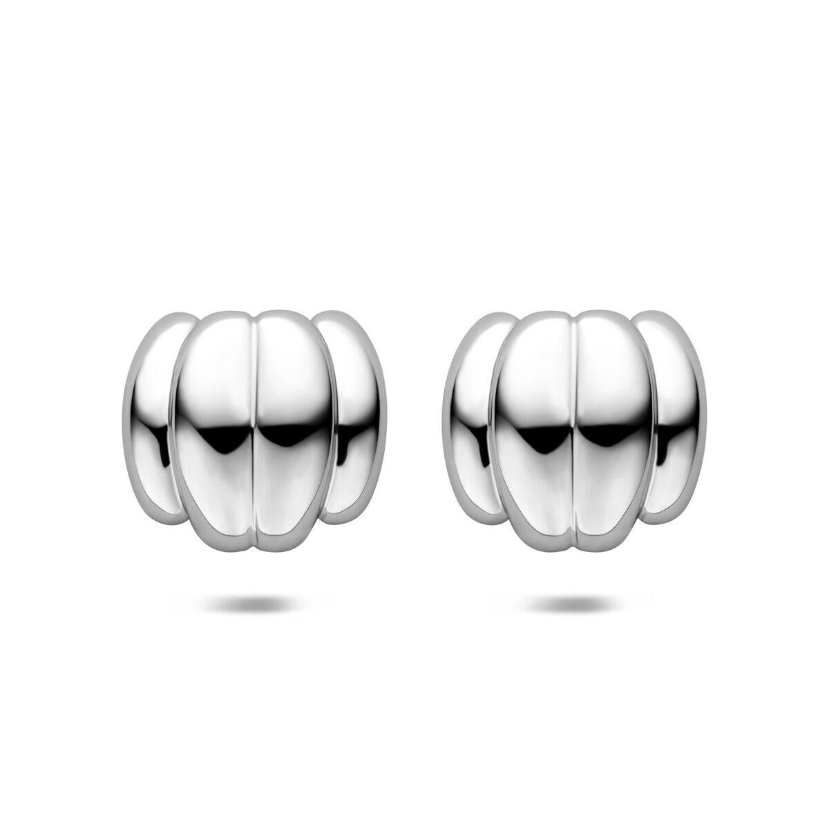 Boucles d'oreilles rondes argentées de 23 mm avec un design strié.
