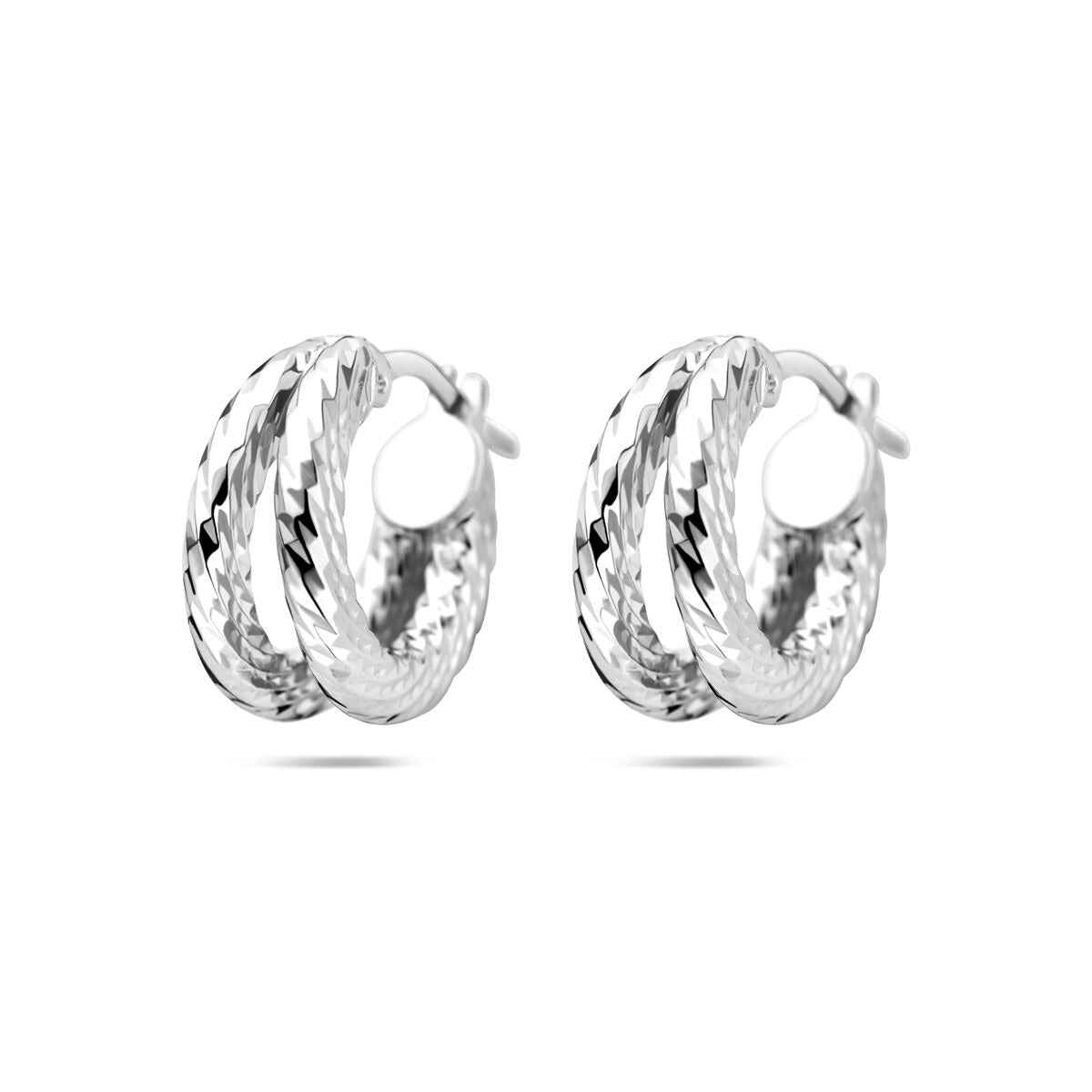 Boucles d'oreilles en argent rhodié, torsadées, avec une finition brillante.
