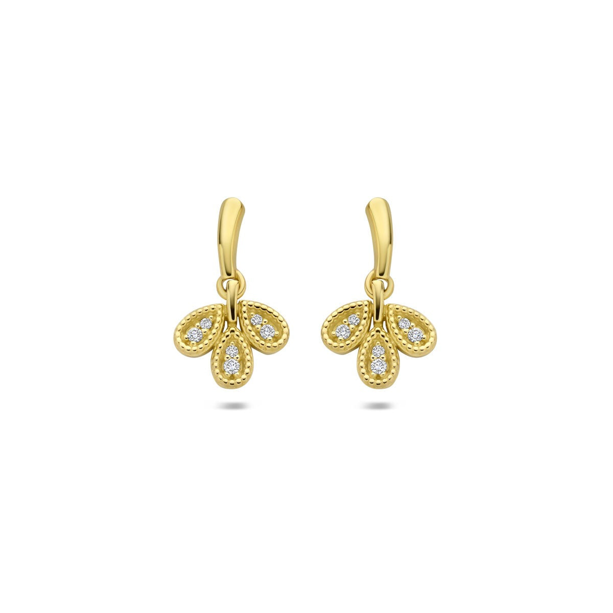 Boucles d'oreilles en or jaune 14k avec diamants, en forme de fleurs délicates.